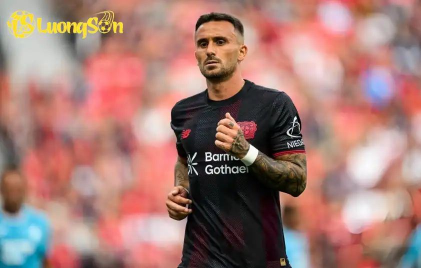 Garcia tức giận vì đổi áo với Dembele sau trận thua Anh cũng chia sẻ là rất tức giận khi đổi áo với Dembele trong khi đội nhà thảm bại