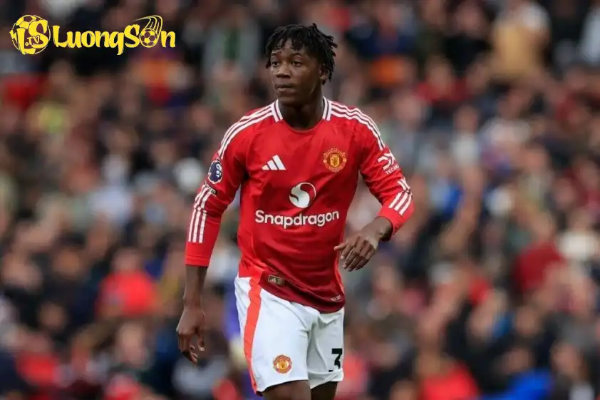 Mainoo đánh mất vị thế tại sân Old Trafford (Ảnh: CLB) Mainoo đánh mất vị thế tại sân Old Trafford