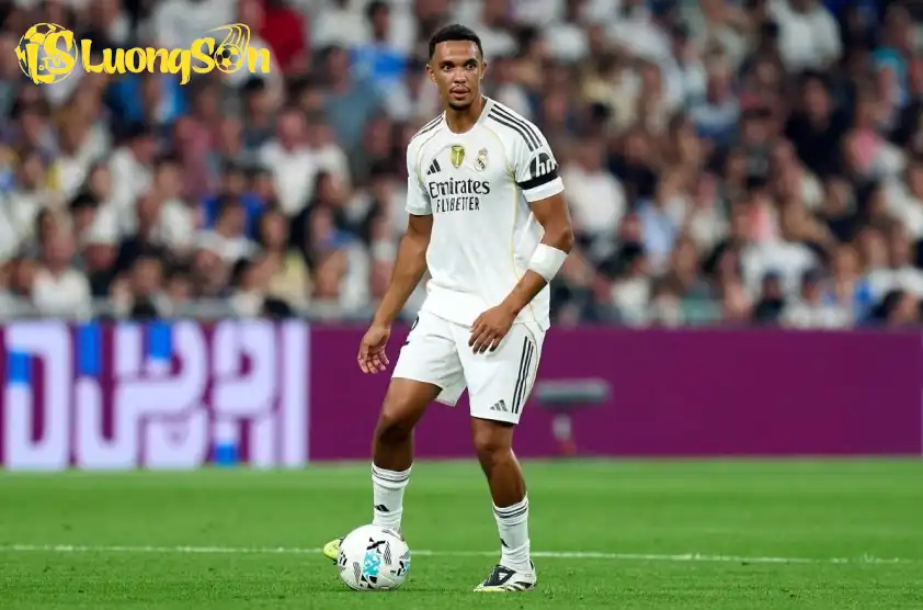 Sau chấn thương gân kheo, Alexander-Arnold đã trở lại danh sách thi đấu của Real Madrid nhưng vẫn chưa ra sân Sau chấn thương gân kheo, Alexander-Arnold đã trở lại danh sách thi đấu của Real Madrid nhưng vẫn chưa ra sân