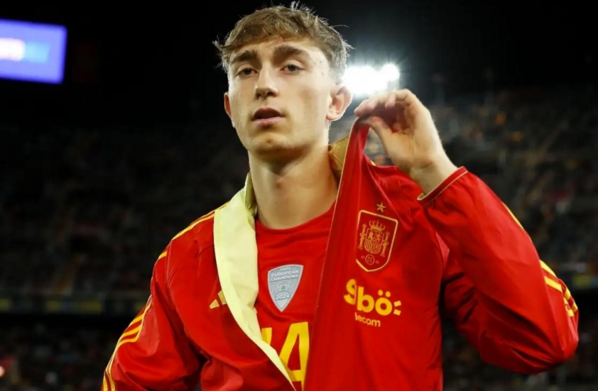 Huijsen phải rút khỏi ĐTQG Tây Ban Nha vì nghi chấn thương cơ háng